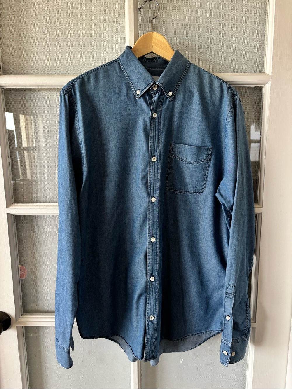 Nn07 Men's Denim/ Chambray Button-Down Shirt.